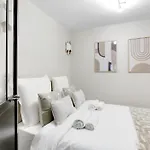 Elegant 3-bedroom Near Bastille * Parigi