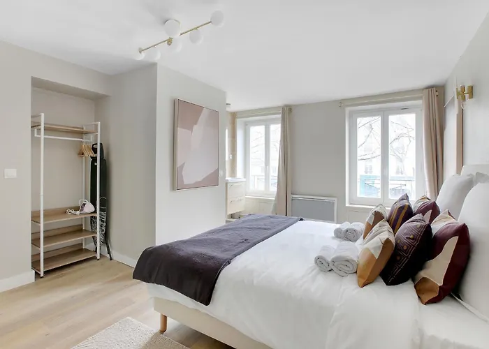 Elegant 3-bedroom Near Bastille Apartment *