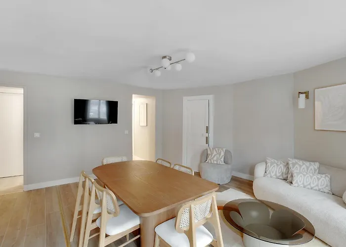 Elegant 3-bedroom Near Bastille Apartment