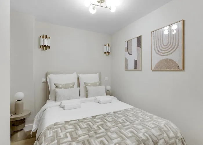 Elegant 3-bedroom Near Bastille Apartment *