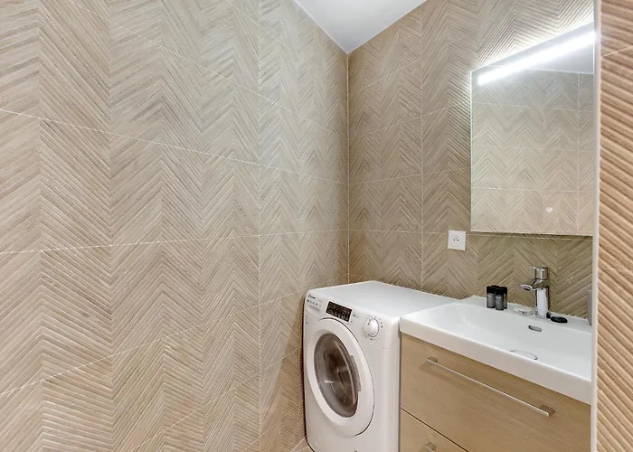 Elegant 3-bedroom Near Bastille Apartment *