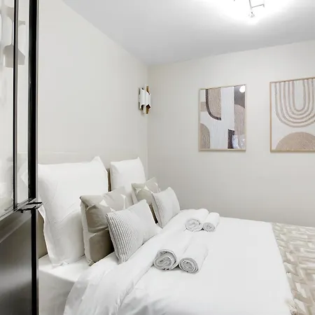 Elegant 3-bedroom Near Bastille * Париж